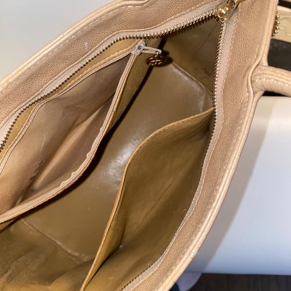 CHANEL Caviar Medallion Tote - Picture 4 of 6